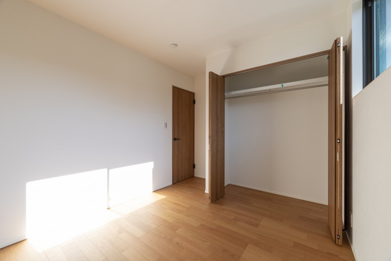 各部屋にもクローゼットが確保され、収納力も抜群！